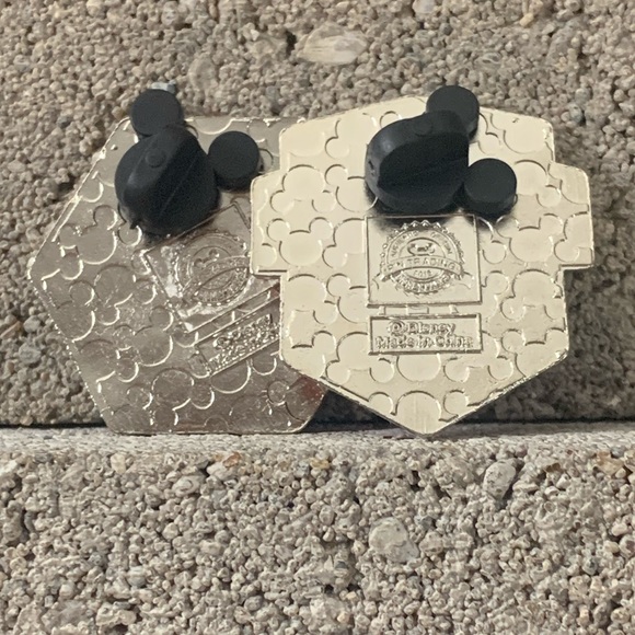 Disney Trading Pins - Picture 3 of 4